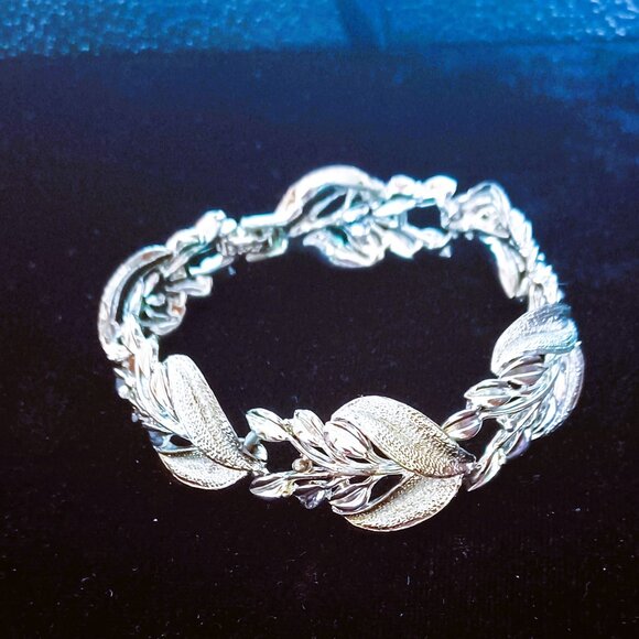 Vintage Coro Silver-Tone Bracelet! - Picture 1 of 4